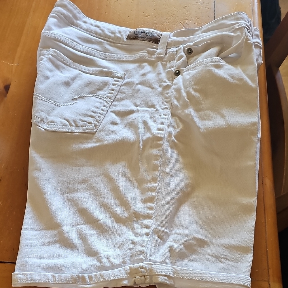 Signature Modern White Bermuda Shorts